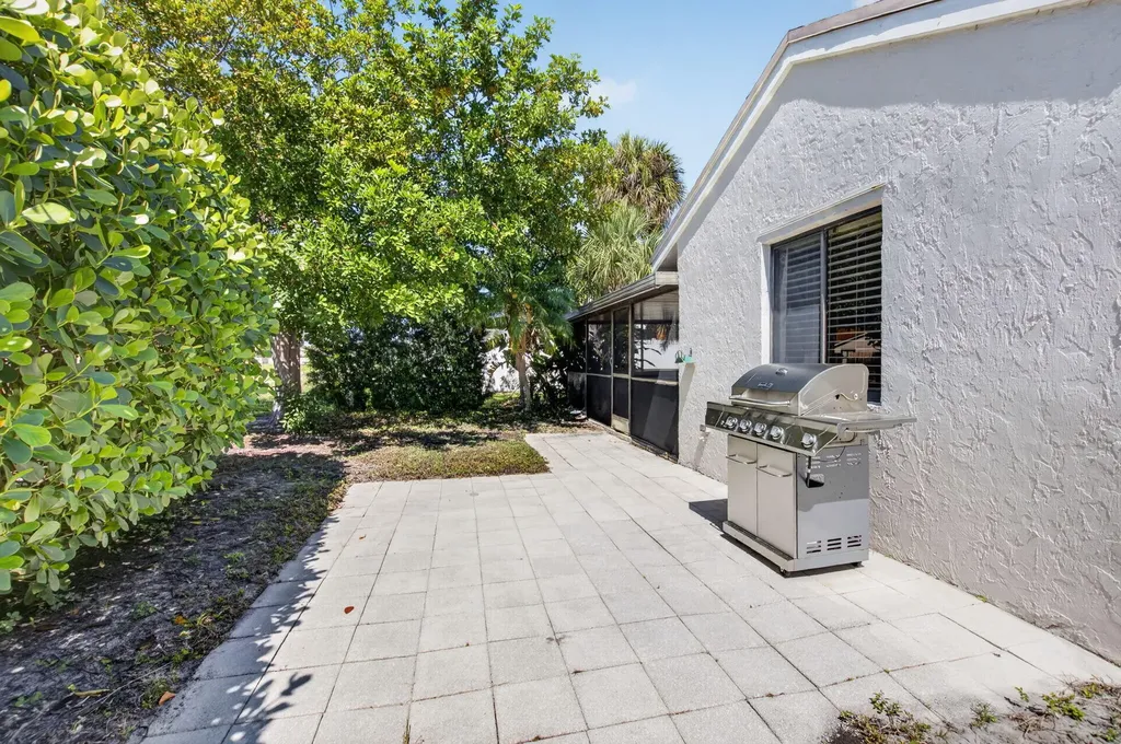 7 Kyle Way Boynton Beach FL 33426
