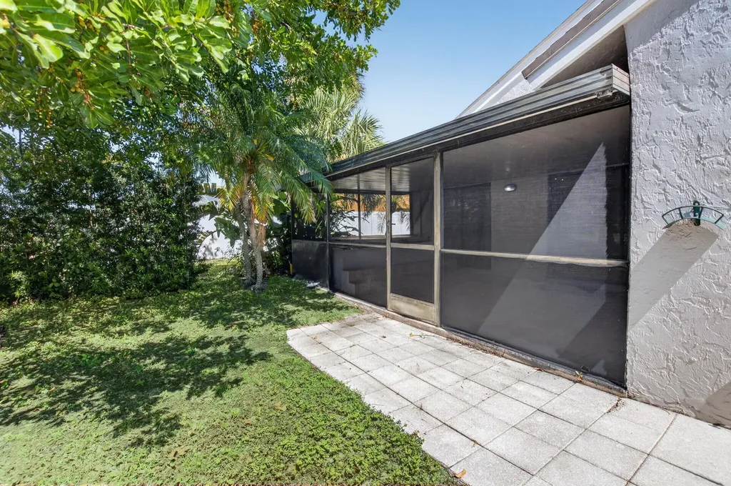 7 Kyle Way Boynton Beach FL 33426