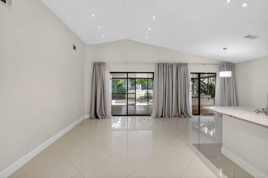 7 Kyle Way Boynton Beach FL 33426