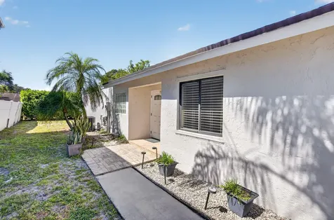 7 Kyle Way Boynton Beach FL 33426