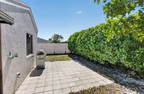 7 Kyle Way Boynton Beach FL 33426