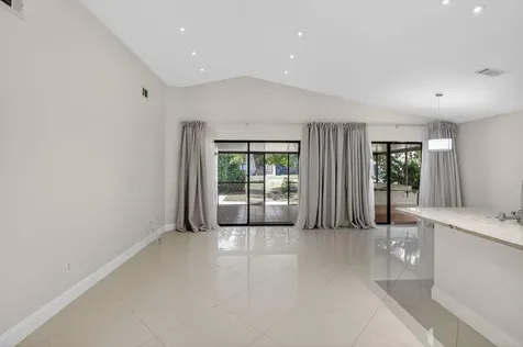 7 Kyle Way Boynton Beach FL 33426