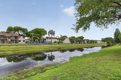 153 W Hemingway Circle W Margate FL 33063