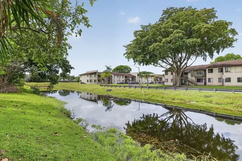 153 W Hemingway Circle W Margate FL 33063