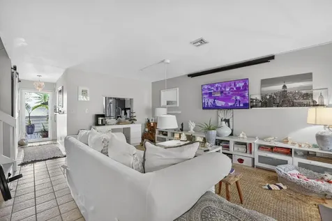 153 W Hemingway Circle W Margate FL 33063