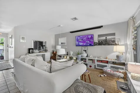 153 W Hemingway Circle W Margate FL 33063