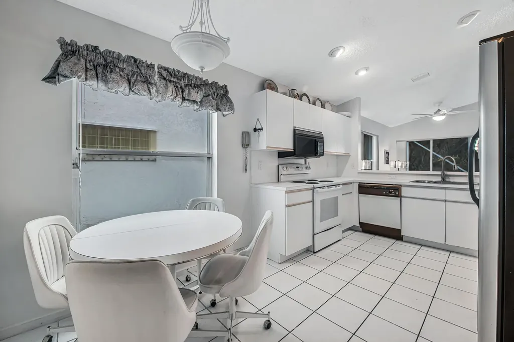 9822 Harbour Lake Circle Boynton Beach FL 33437