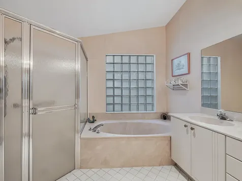 9822 Harbour Lake Circle Boynton Beach FL 33437