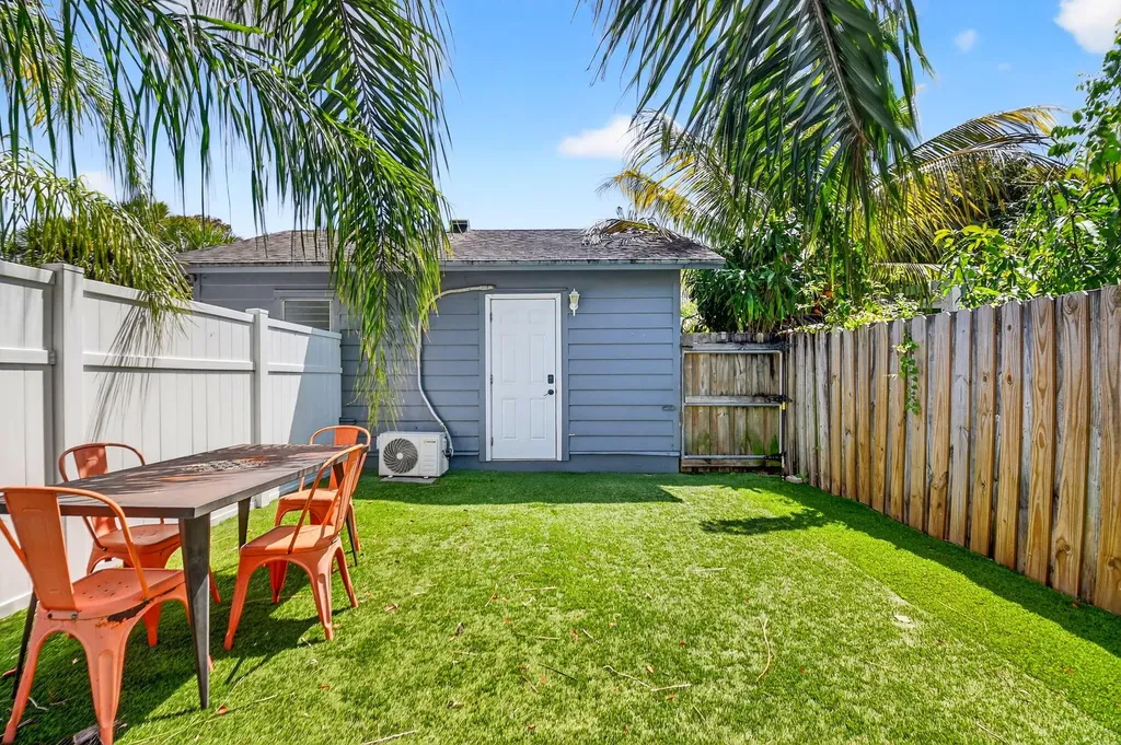 1123 Oak Street West Palm Beach FL 33405