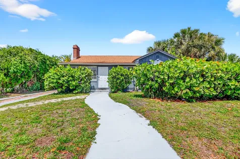 1123 Oak Street West Palm Beach FL 33405