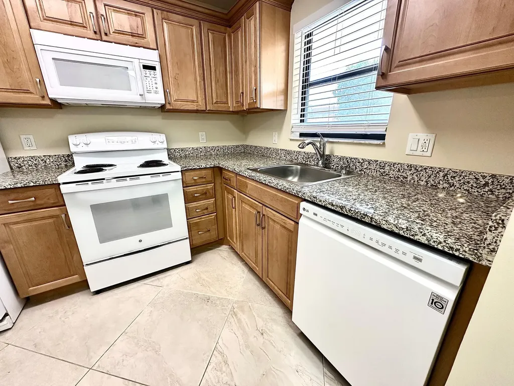 21904 Lake Forest Circle Boca Raton FL 33433