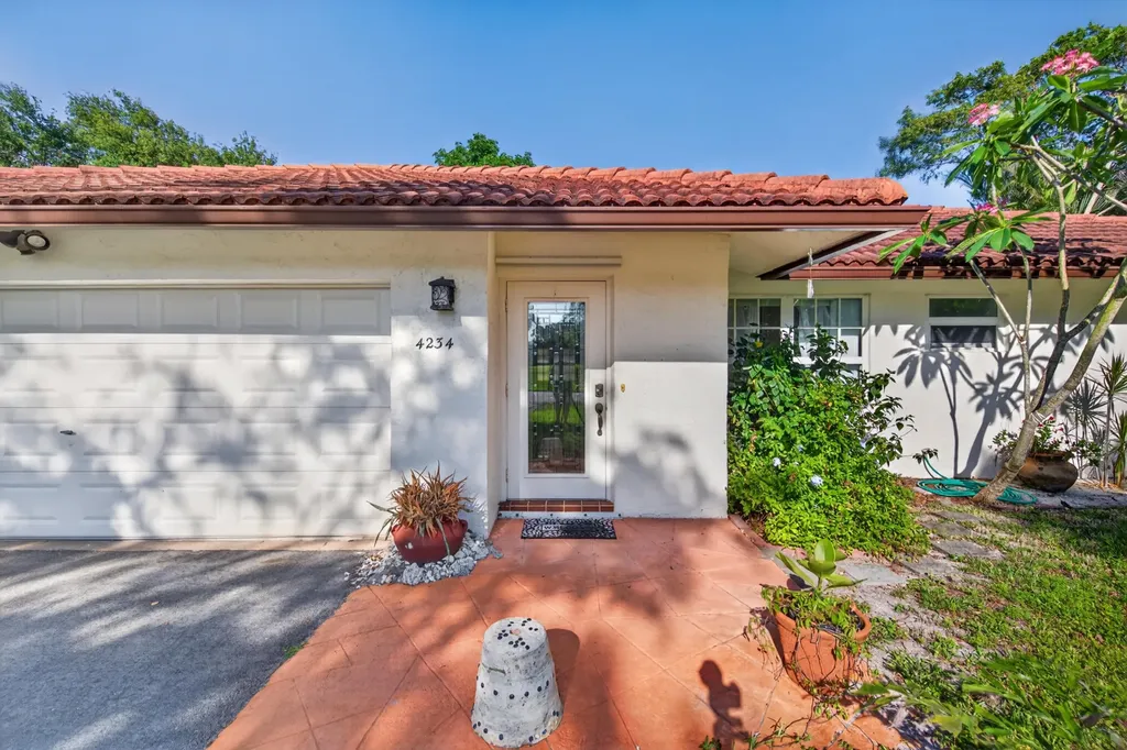 4234 NW 3rd Way Boca Raton FL 33431