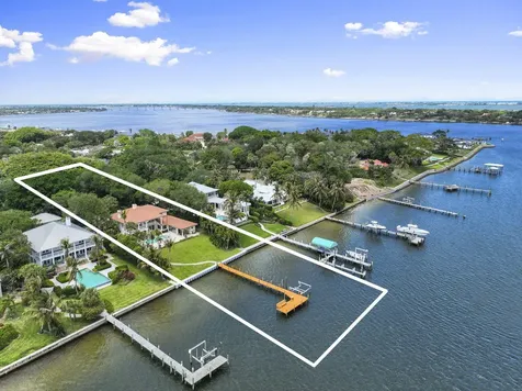 3984 SE Old St Lucie Boulevard Stuart FL 34996