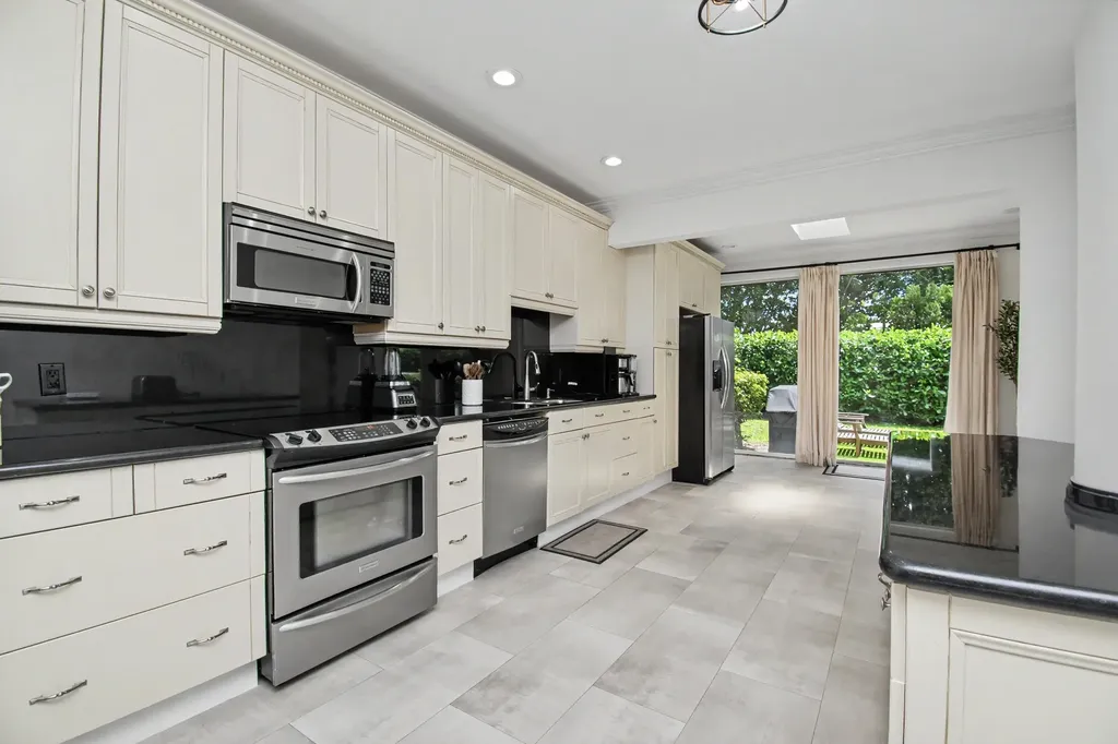 6744 Via Regina Boca Raton FL 33433
