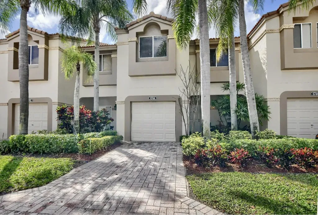 6744 Via Regina Boca Raton FL 33433