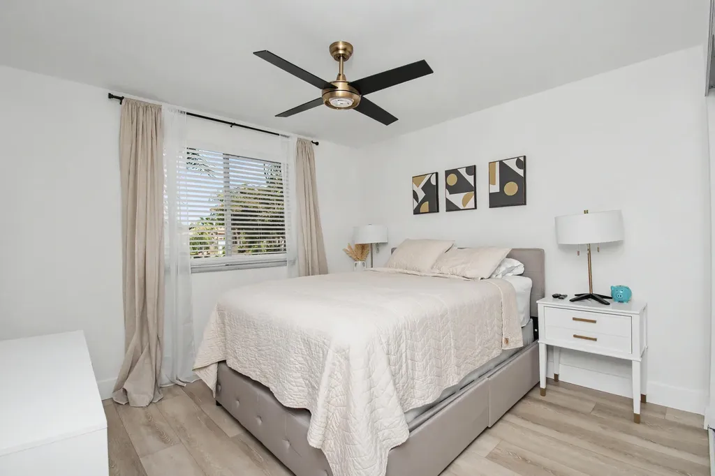 6744 Via Regina Boca Raton FL 33433