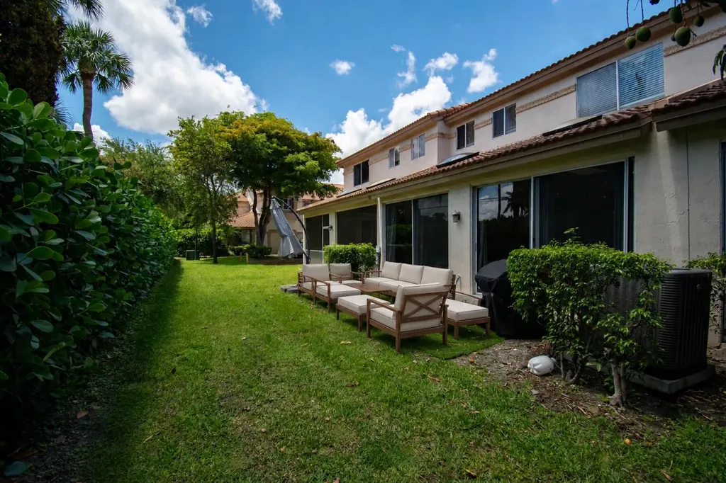 6744 Via Regina Boca Raton FL 33433