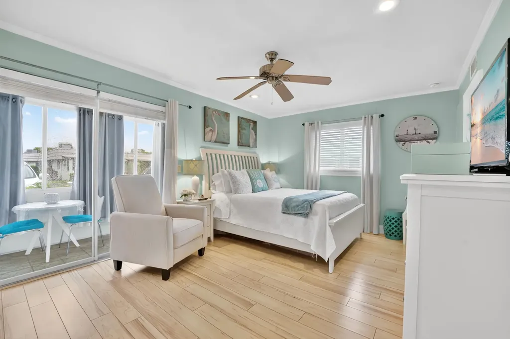 211 Valencia Delray Beach FL 33446