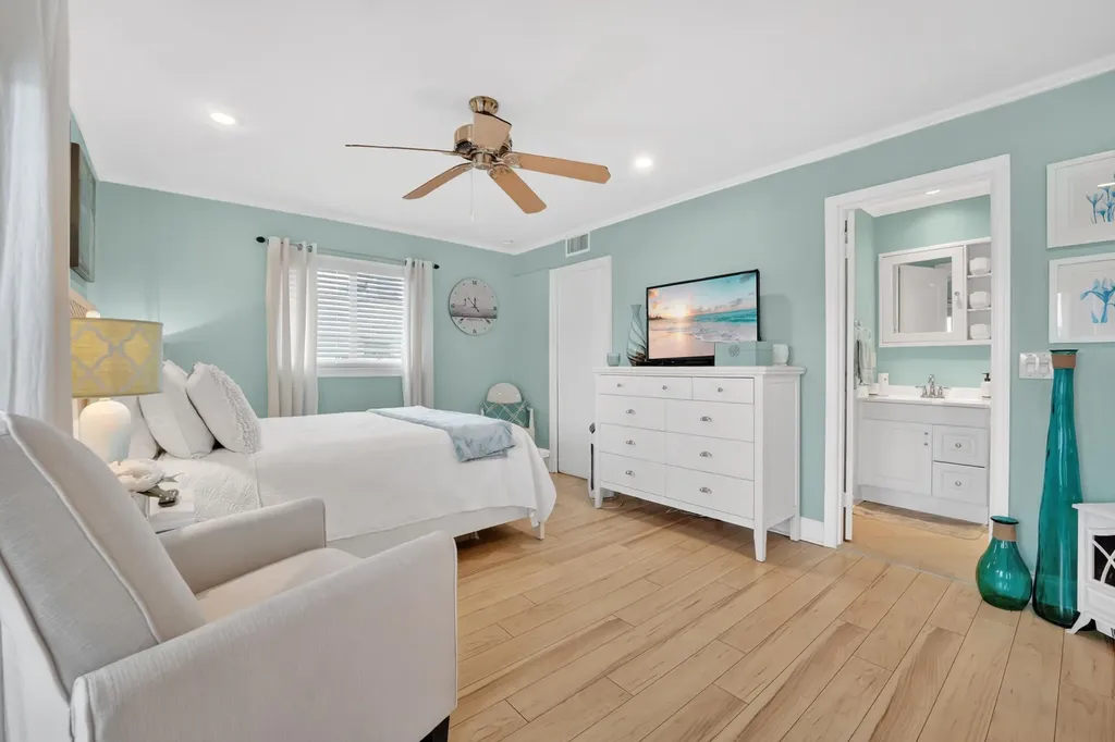 211 Valencia Delray Beach FL 33446