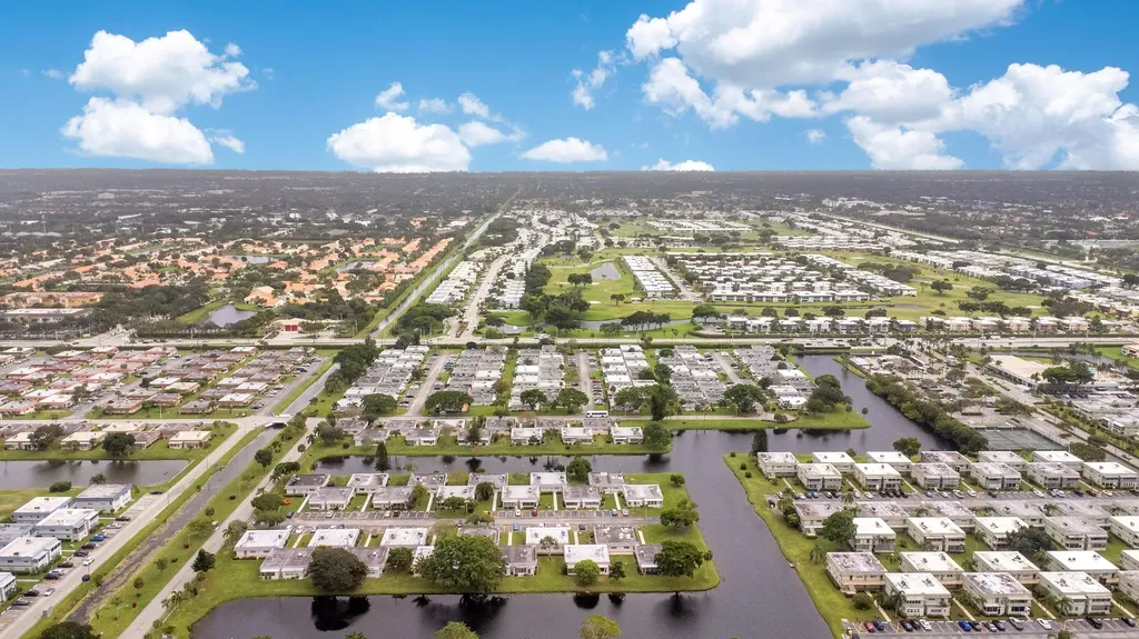211 Valencia Delray Beach FL 33446