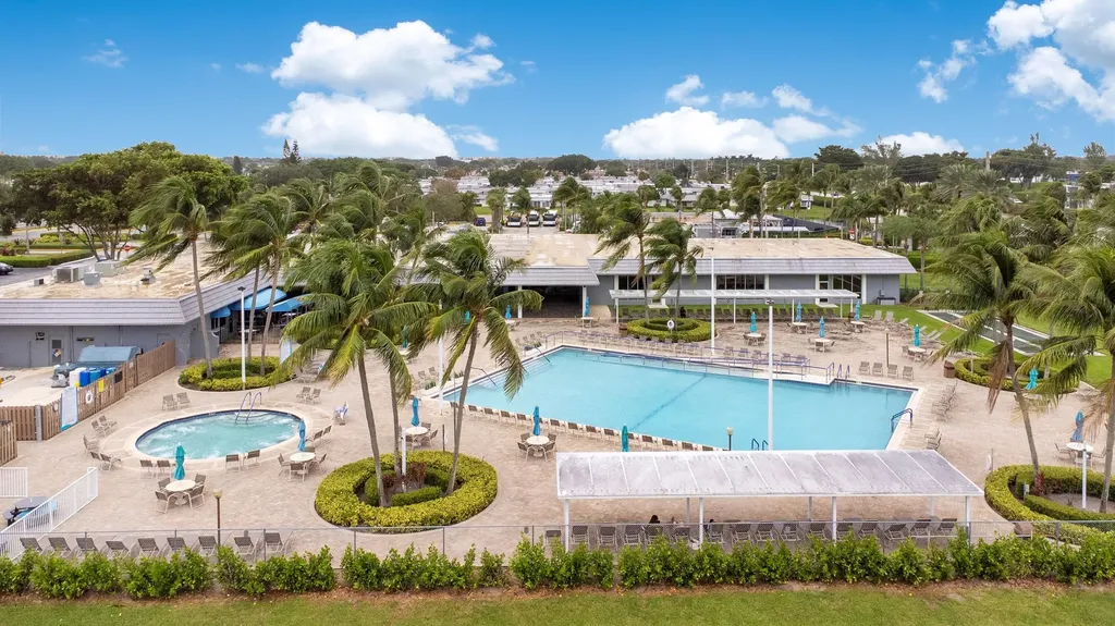 211 Valencia Delray Beach FL 33446