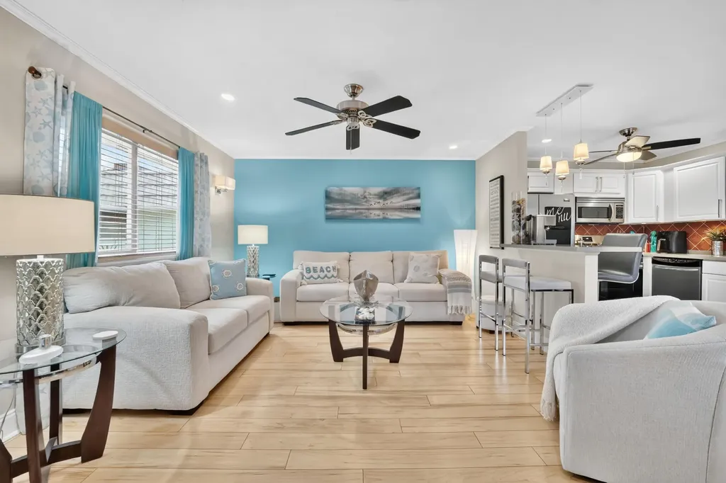 211 Valencia Delray Beach FL 33446