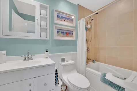 211 Valencia Delray Beach FL 33446