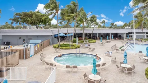 211 Valencia Delray Beach FL 33446