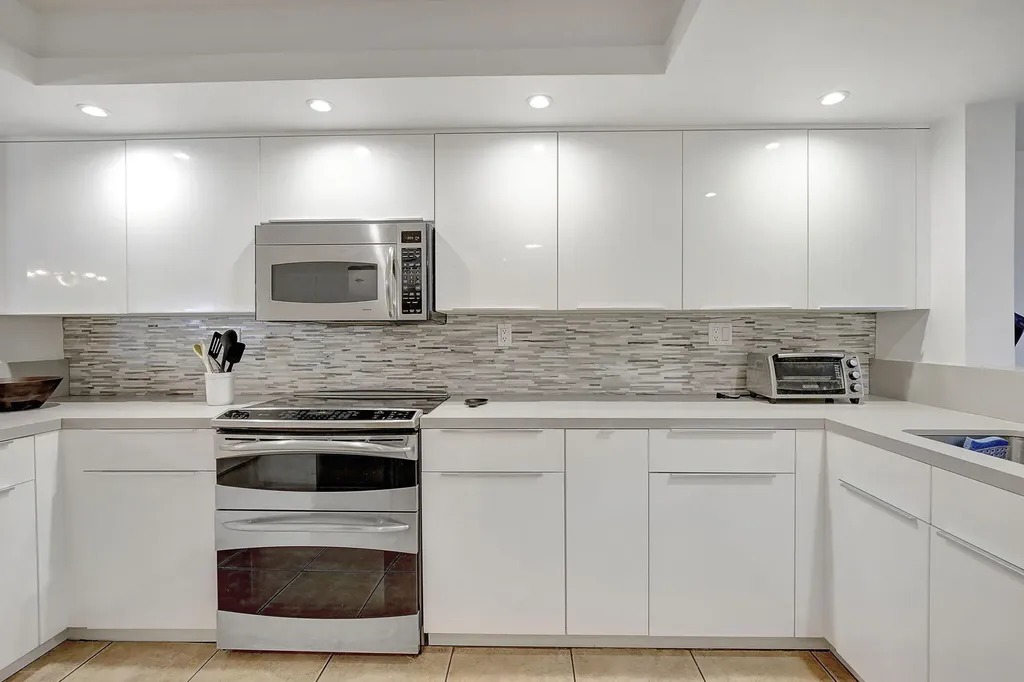 141 SW 96th Terrace Plantation FL 33324