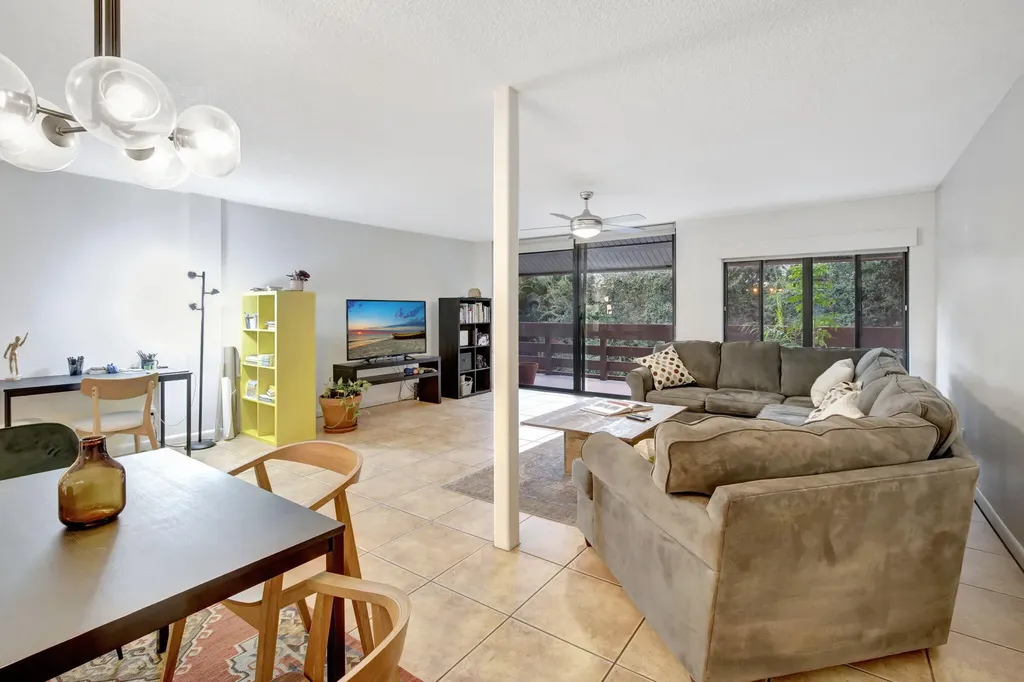 141 SW 96th Terrace Plantation FL 33324