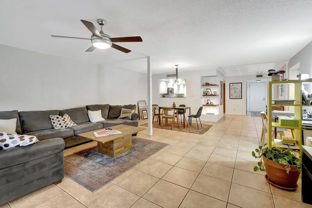141 SW 96th Terrace Plantation FL 33324
