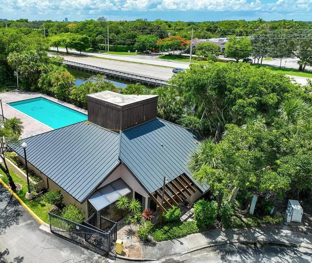 141 SW 96th Terrace Plantation FL 33324