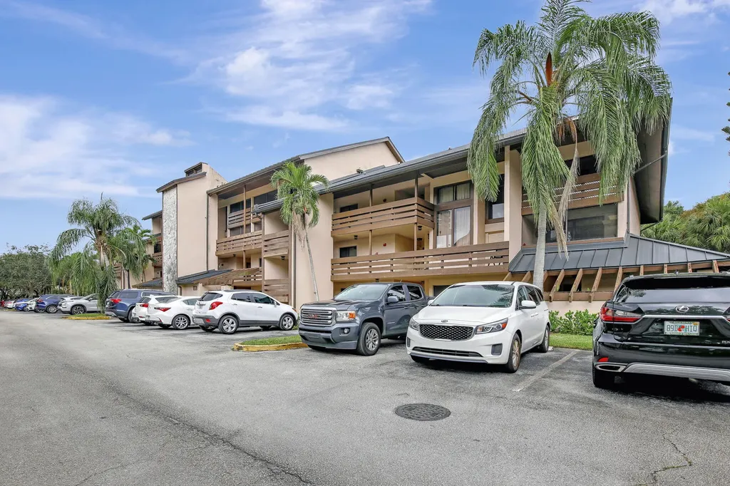 141 SW 96th Terrace Plantation FL 33324