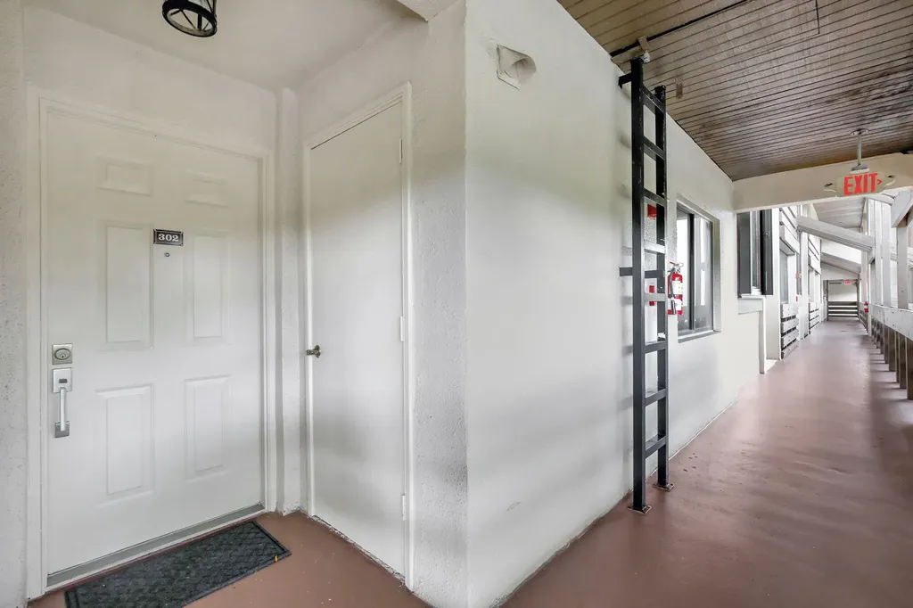 141 SW 96th Terrace Plantation FL 33324