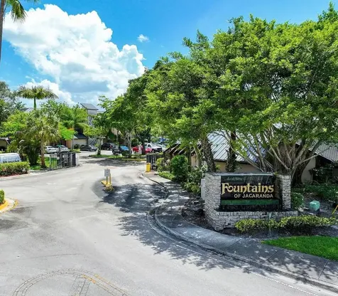 141 SW 96th Terrace Plantation FL 33324