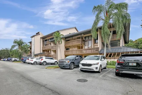 141 SW 96th Terrace Plantation FL 33324