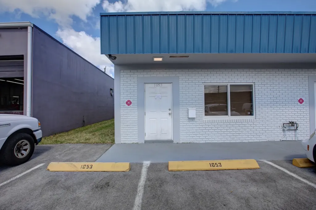 1053 NE 43rd Street Oakland Park FL 33334
