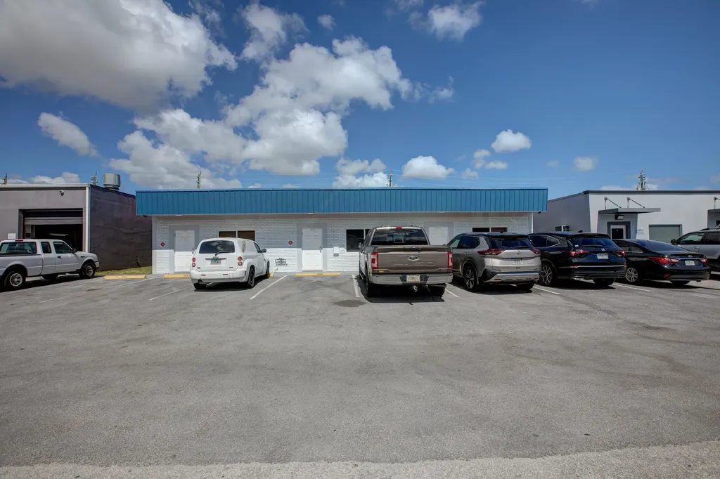 1053 NE 43rd Street Oakland Park FL 33334