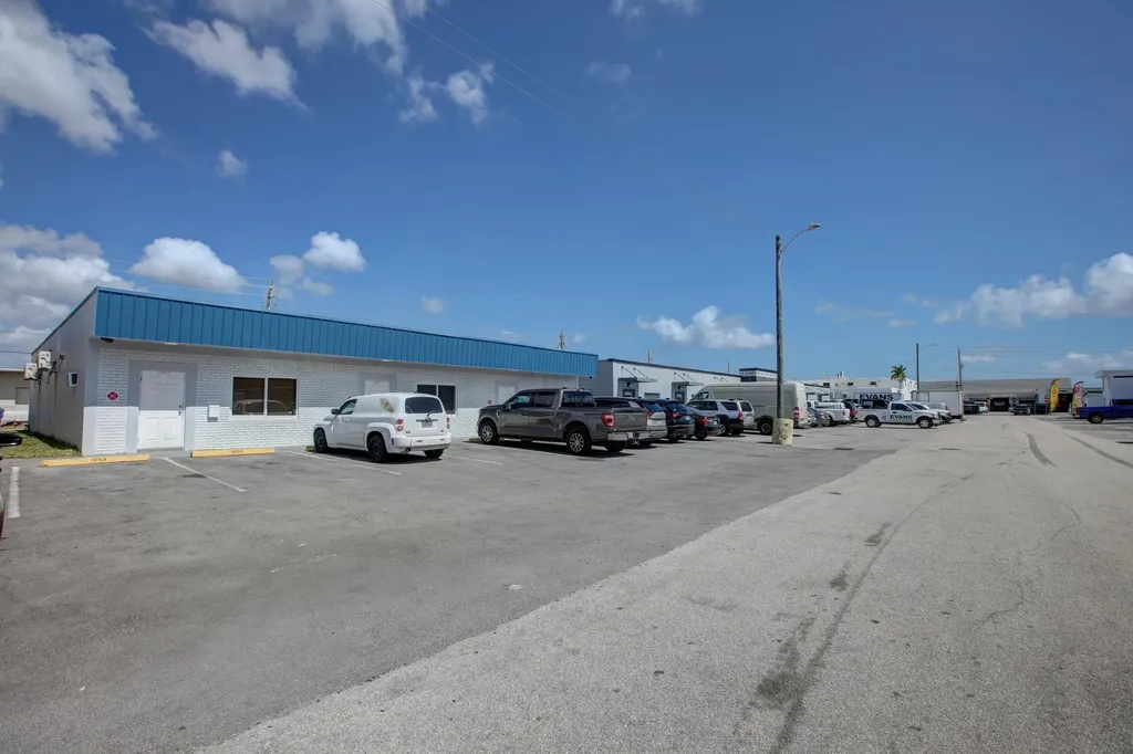 1053 NE 43rd Street Oakland Park FL 33334
