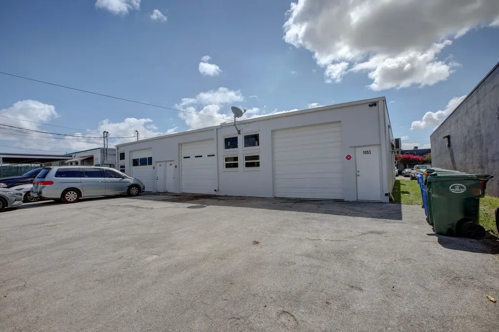 1053 NE 43rd Street Oakland Park FL 33334