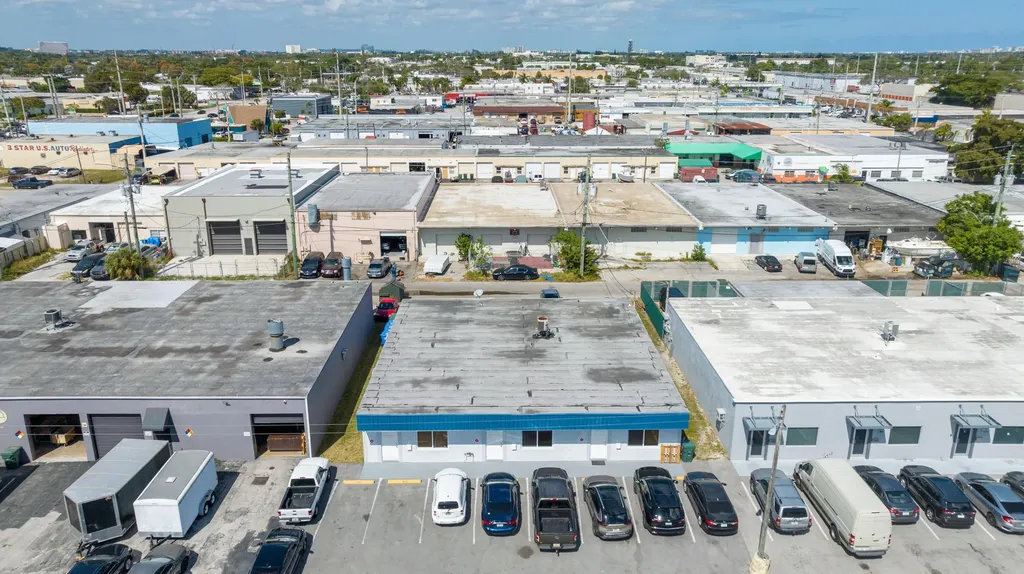 1053 NE 43rd Street Oakland Park FL 33334