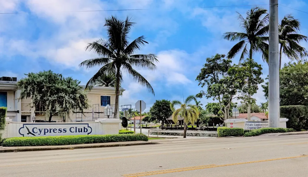 140 Cypress Club Drive Pompano Beach FL 33060