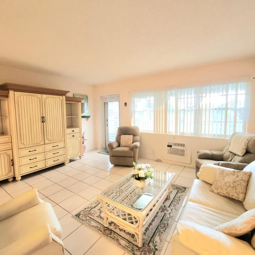 164 Sheffield G West Palm Beach FL 33417