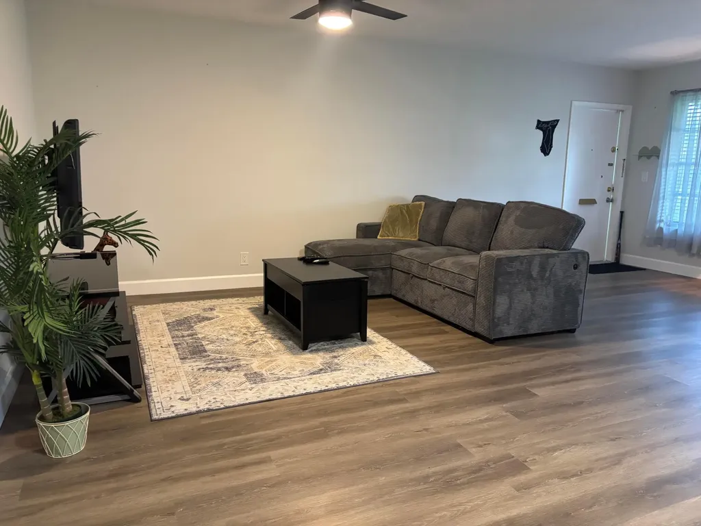 211 Country Lane Boynton Beach FL 33435