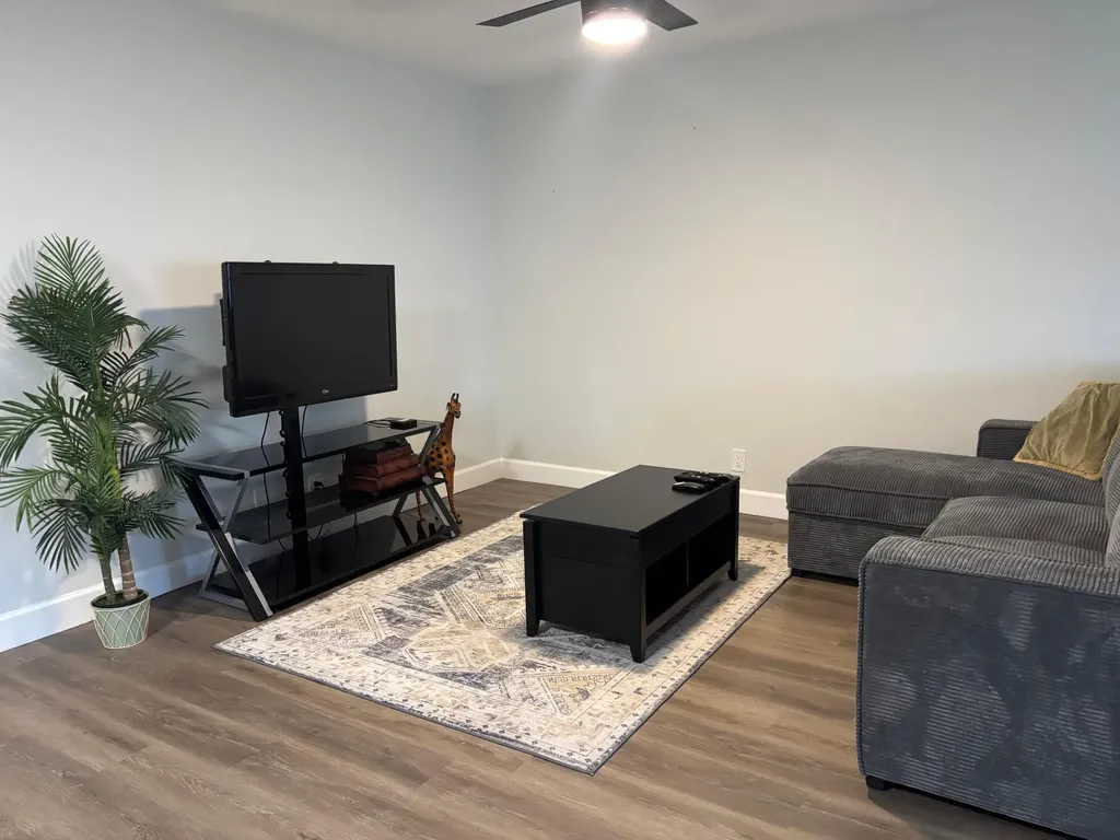 211 Country Lane Boynton Beach FL 33435