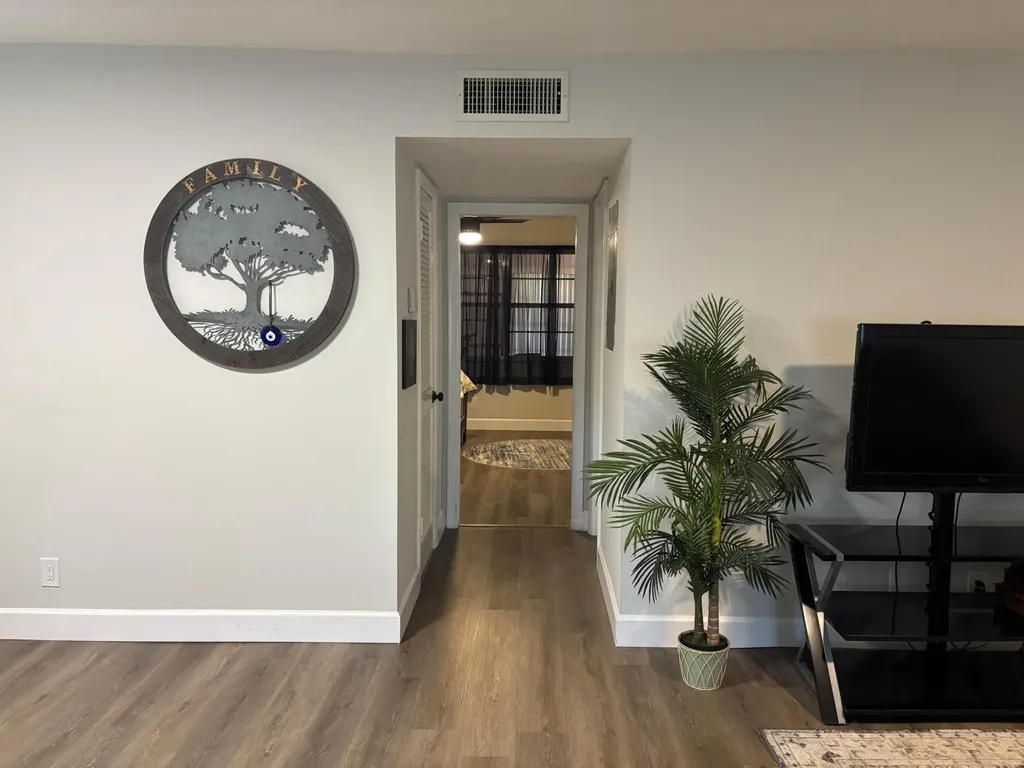 211 Country Lane Boynton Beach FL 33435