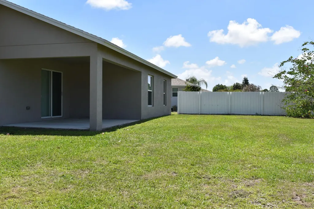 2202 SE Lucaya Street Port St Lucie FL 34952