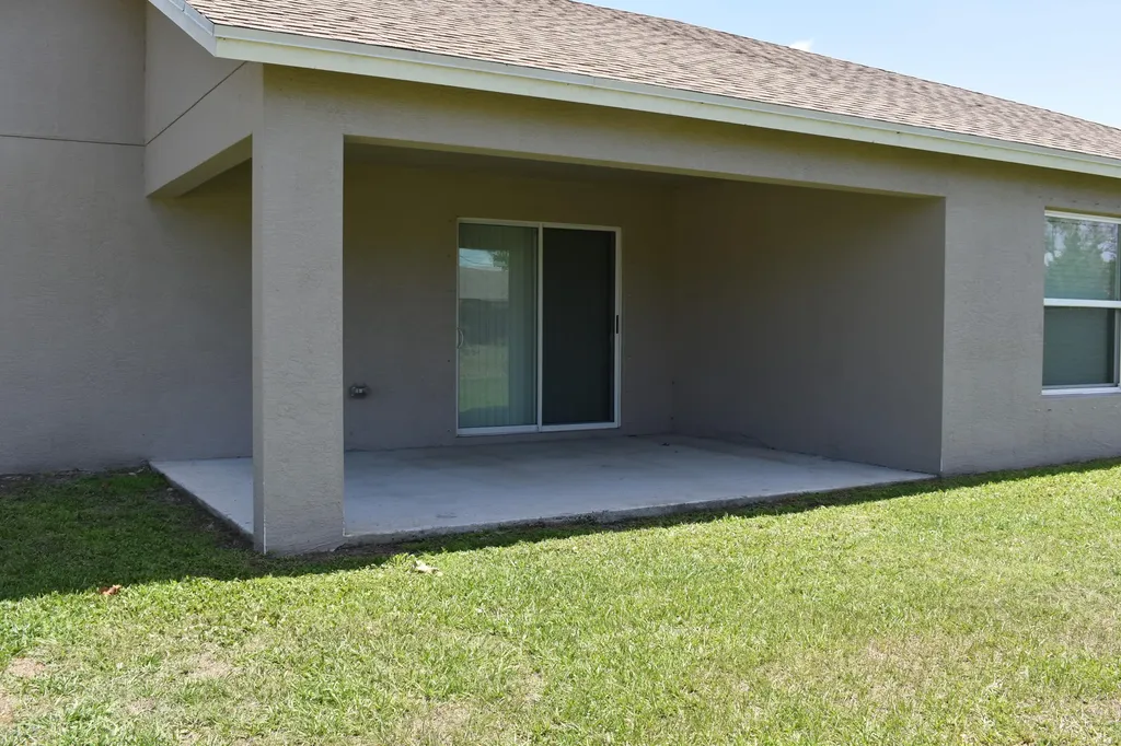 2202 SE Lucaya Street Port St Lucie FL 34952