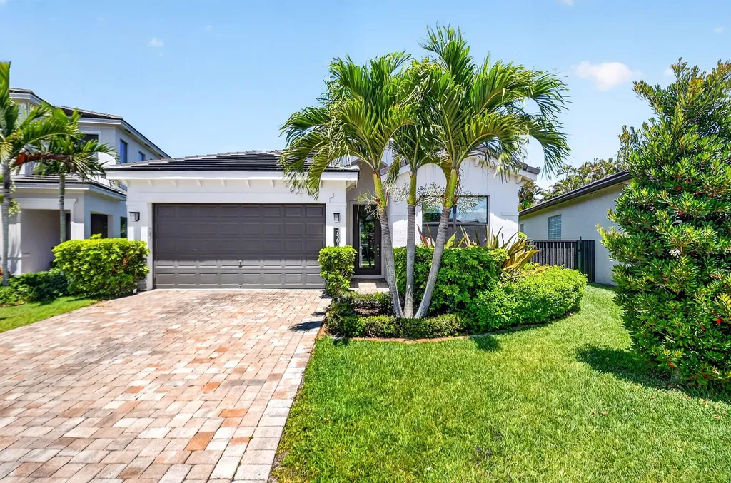 7563 Moonrise Drive Lake Worth FL 33467
