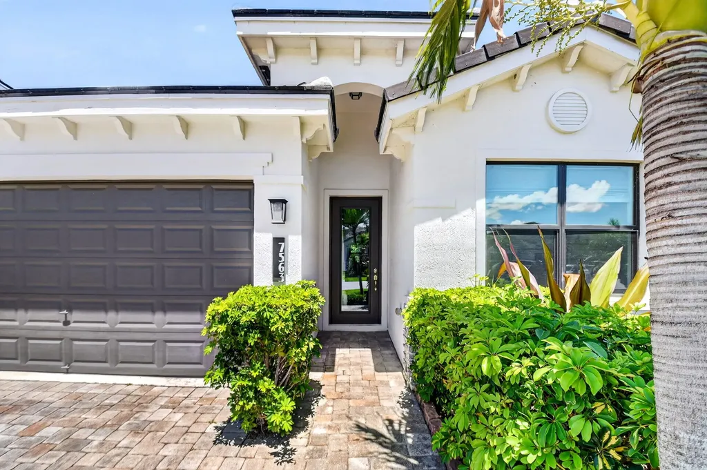 7563 Moonrise Drive Lake Worth FL 33467